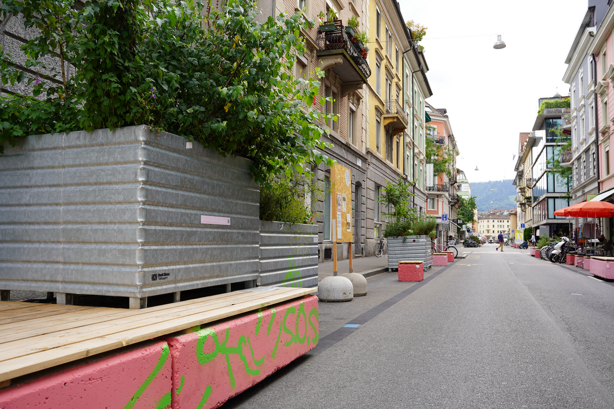 Mood image for «Brings uf d’Strass»: Wie ein Projekt die Stadt spaltet