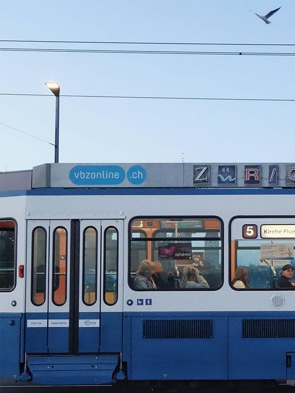 Meta image for «Häsch gwüsst?»: Wofür ist die Warnglocke in den Trams eigentlich?