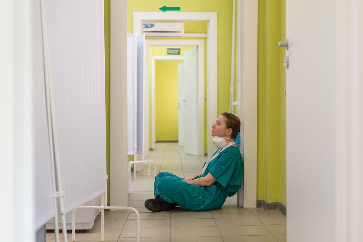 Mood image for «Eine Pflegende bleibt nicht wegen Schnupfen und Husten zuhause, dann arbeitest du halt krank»